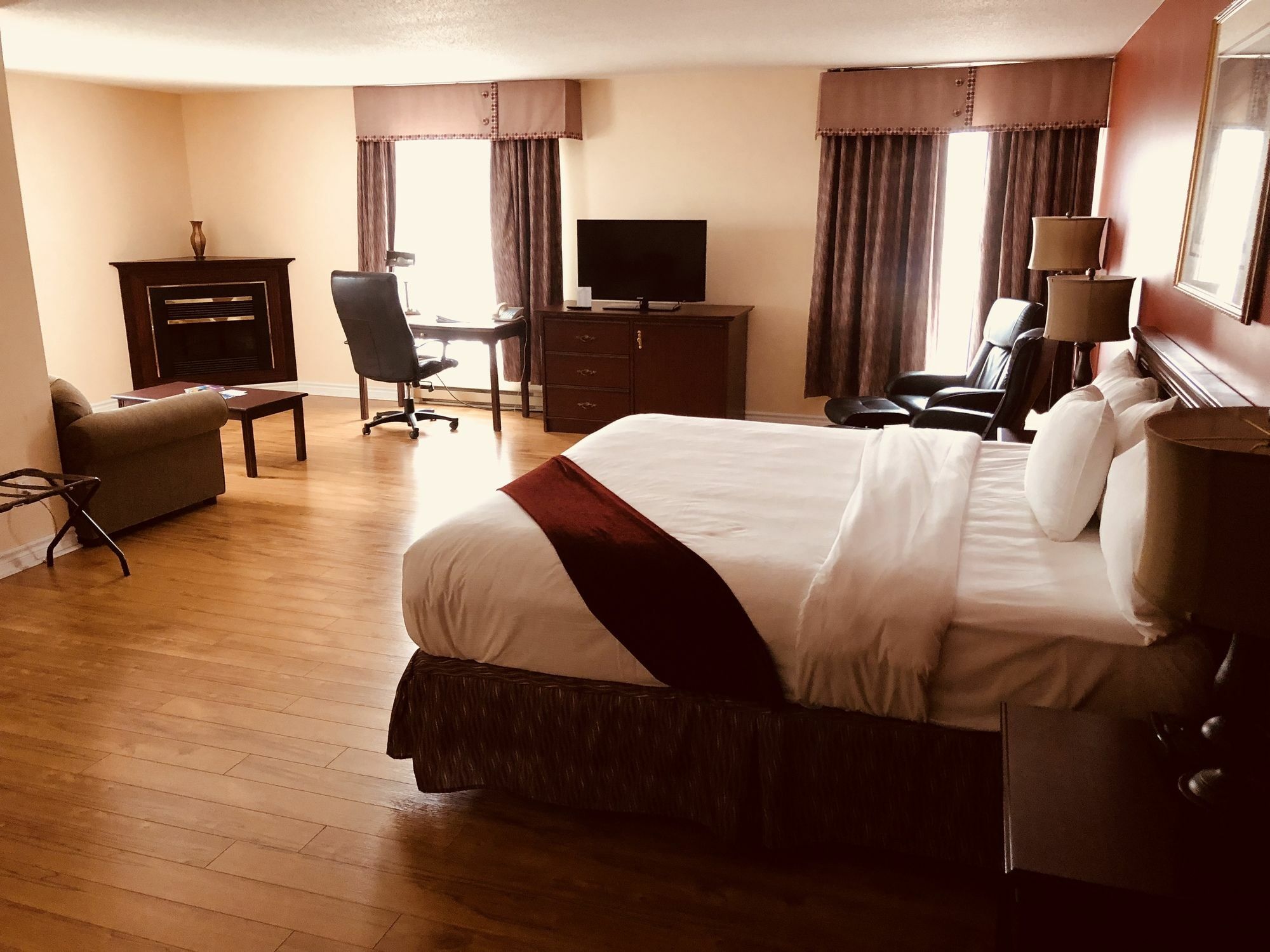 รามาดา พลาซา บาย วินด์แฮม กาติโน/มานัวร์ ดู กาสิโน Hotel ภายนอก รูปภาพ